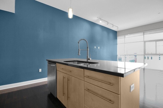 Building Photo - 100 E Gay St