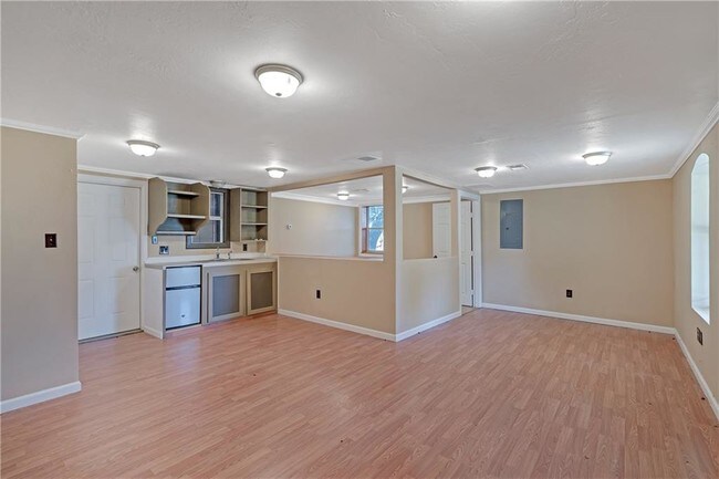 Building Photo - 5753 Blackburn Dr