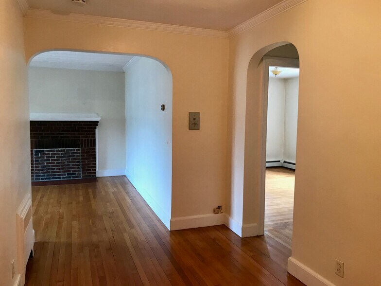 Building Photo - 9 Mount Ida St