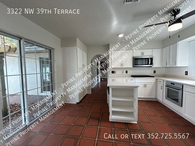 Building Photo - 3322 NW 39th Ter