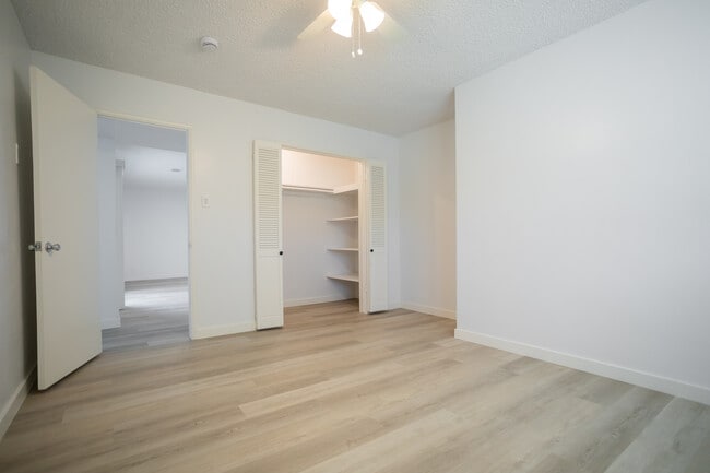 Building Photo - 11801 Rexford Rd