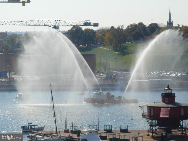 Building Photo - 250 S President St