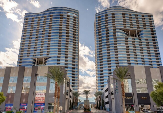 Building Photo - Fully Furnished 2 Bedroom 2 Bath High Rise with Strip Views
