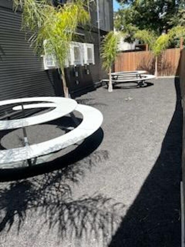 Building Photo - Viewing Schedule: Please call Shami at (415) 225-2543 to schedule a viewing.