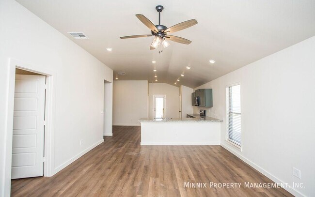 Building Photo - 2134 Langford Ave