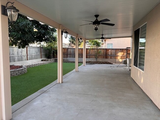 Building Photo - Beautiful 4 Bedroom Home in Elk Grove