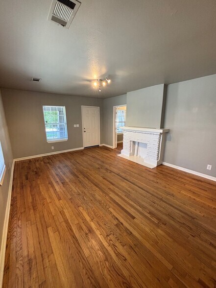 Building Photo - 1134 S Xanthus Ave