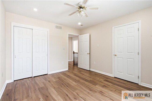 Building Photo - 55 Parsler Pl