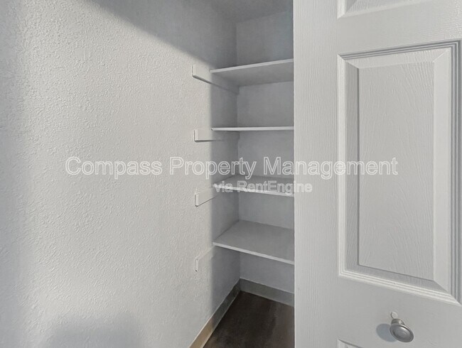 Building Photo - 2422 36th St SW