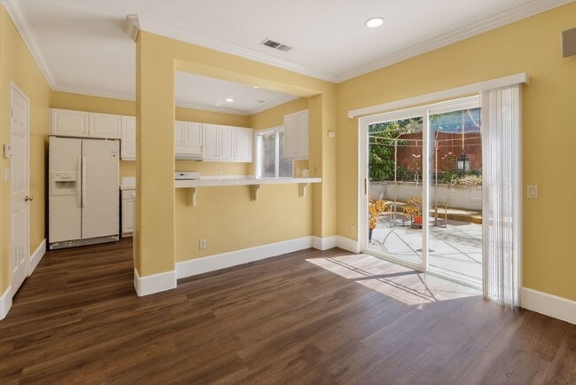 Building Photo - 10009 Kika Ct