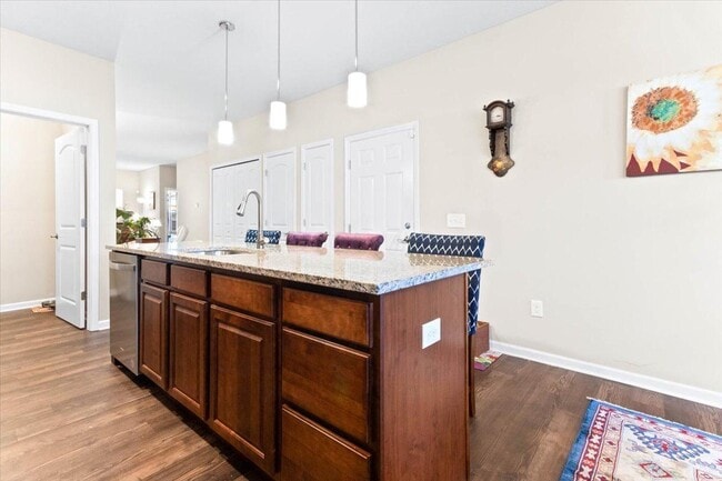 Building Photo - 224 Lake Cove Dr