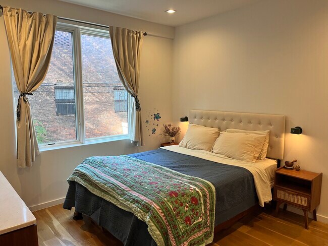 Building Photo - 311 Hart St