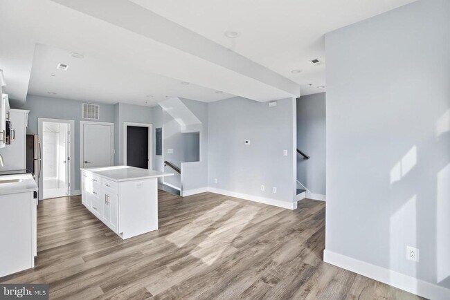 Building Photo - 2602 4th St NE