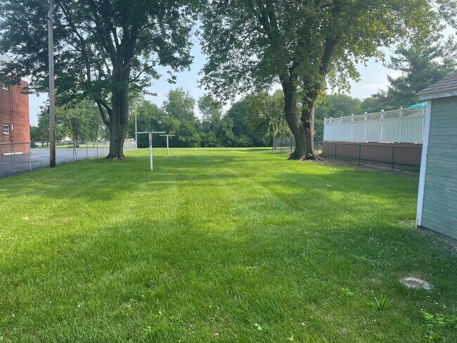 Building Photo - 156 E Cox St