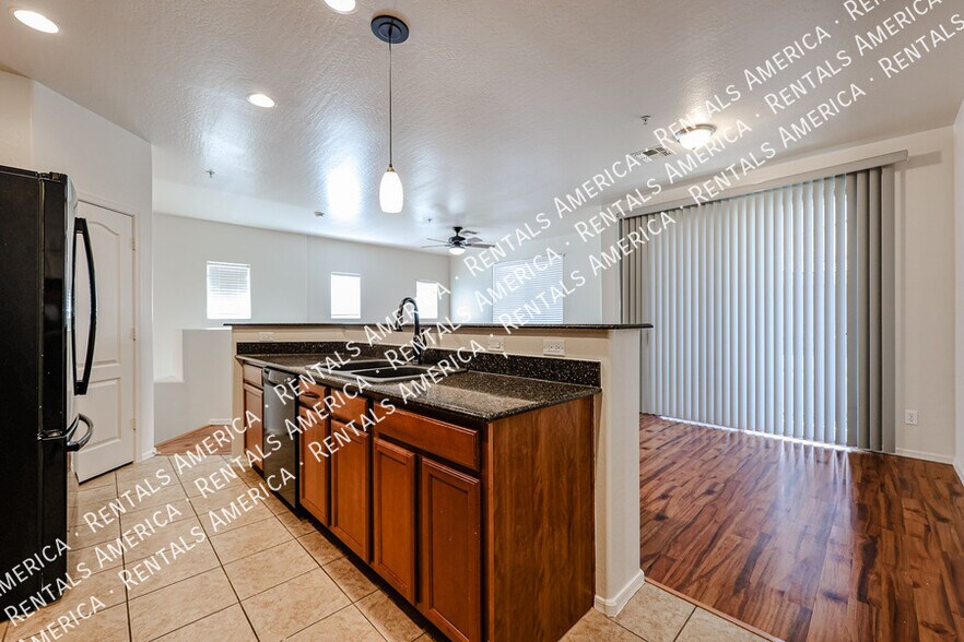 Building Photo - 7503 S 30th Run