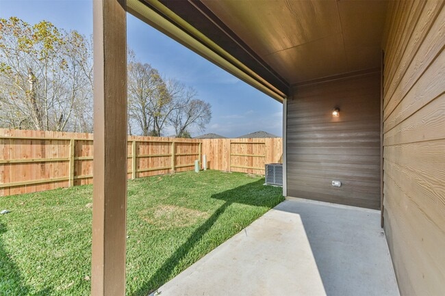 Building Photo - 9800 Grosbeak Ln