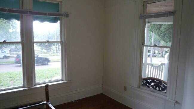 Building Photo - 804 E Kiowa St