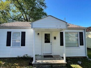 Building Photo - Updated 2 bed/1 bath home!