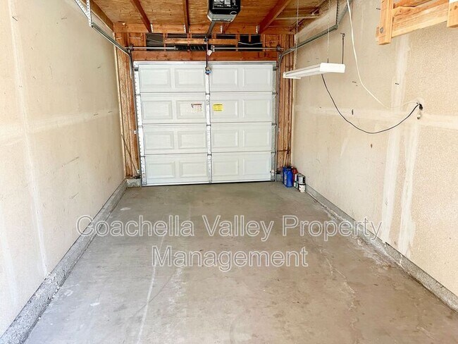 Building Photo - 74475 Driftwood Dr