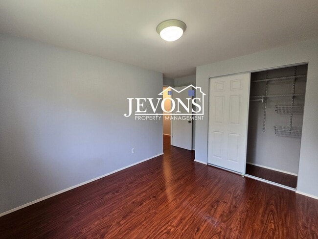 Building Photo - $500 Rent Credit - Comfortable family home...