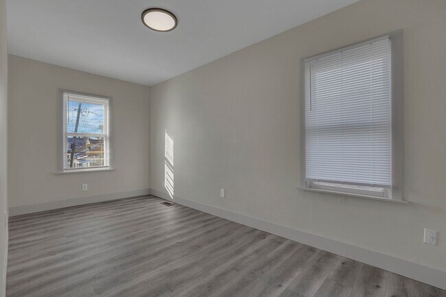 Building Photo - 807-809 E Deshler Ave