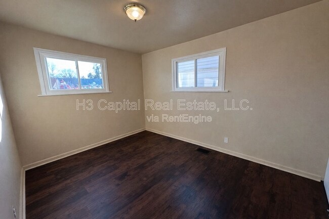 Building Photo - 133 Charlene St