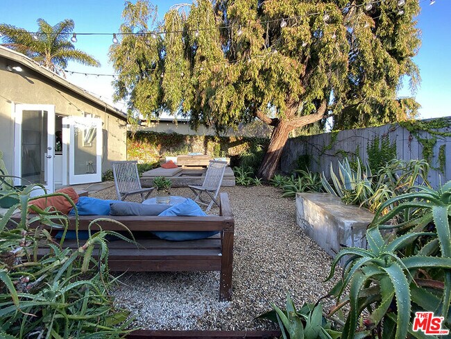 Building Photo - 1819 Euclid St