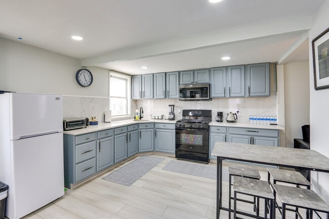 Building Photo - 301 Lembeck Ave