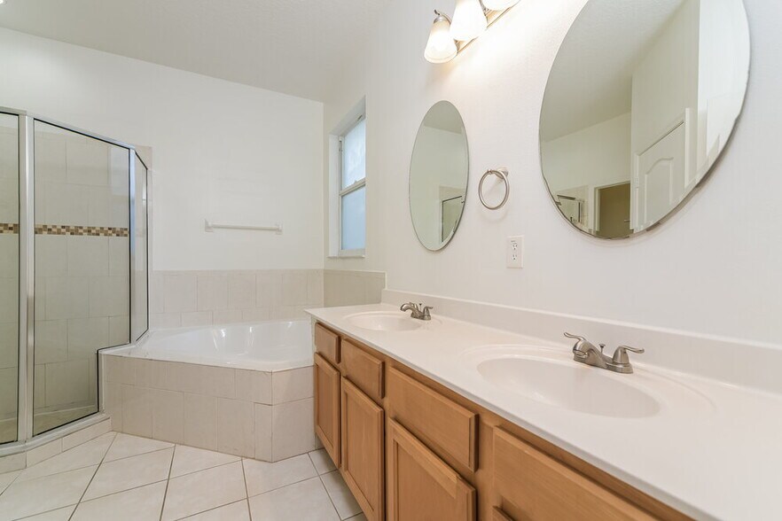 Building Photo - 1136 Cherry Valley Way