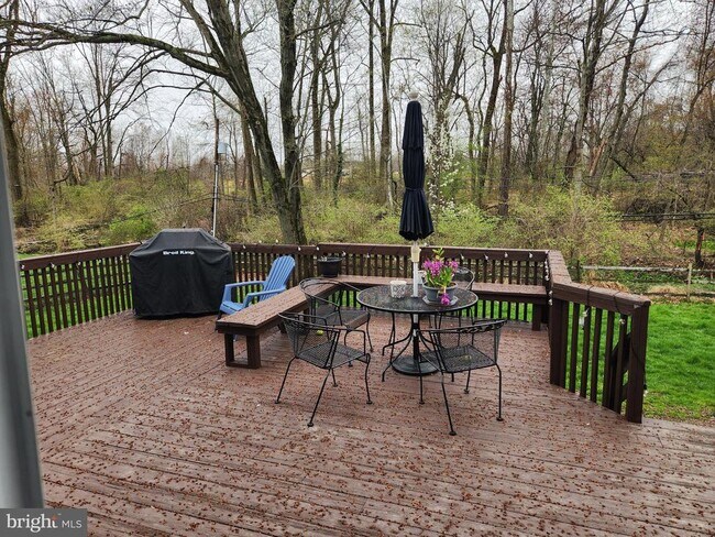 Building Photo - 5 Harlech Dr