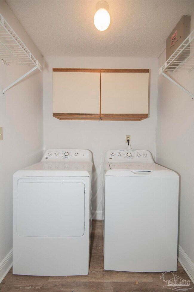 Building Photo - 5051 Grande Dr