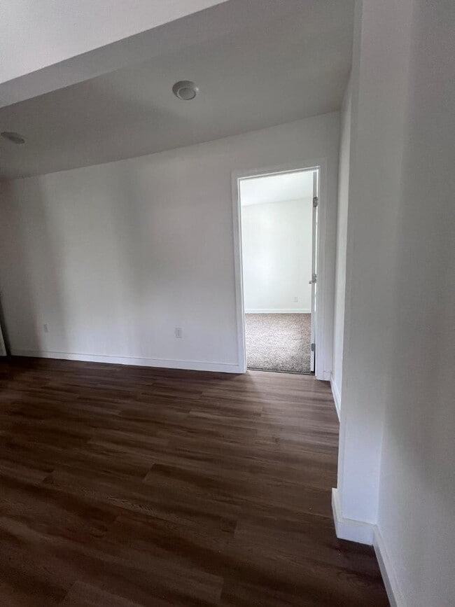 Building Photo - 224 W Pyron Ave