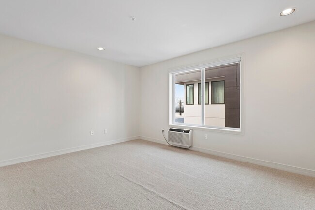 Building Photo - 601 W Mercer Pl