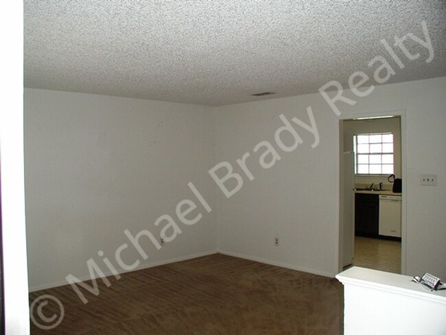 Building Photo - Affordable Two Bedroom!