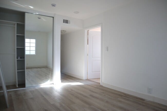 Building Photo - Pico Robertson 1bed1bath Apartment
