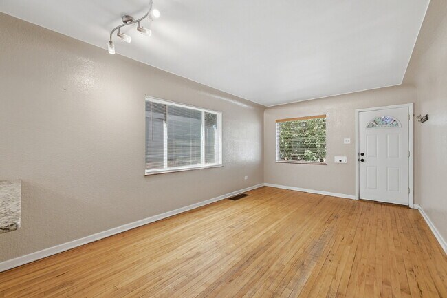 Building Photo - $2,895.95, 3-bed, 2-bath duplex in Denver with a washer and dryer and $300 off the first month's ...
