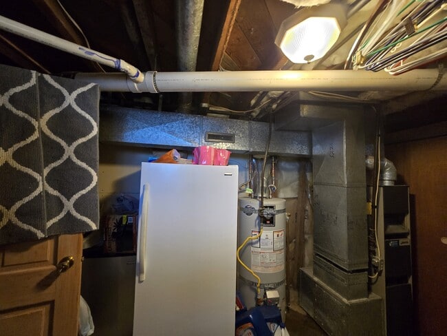 Building Photo - 417 E Tamarack St