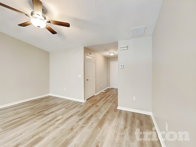 Building Photo - 1532 Wallace Manor Ave