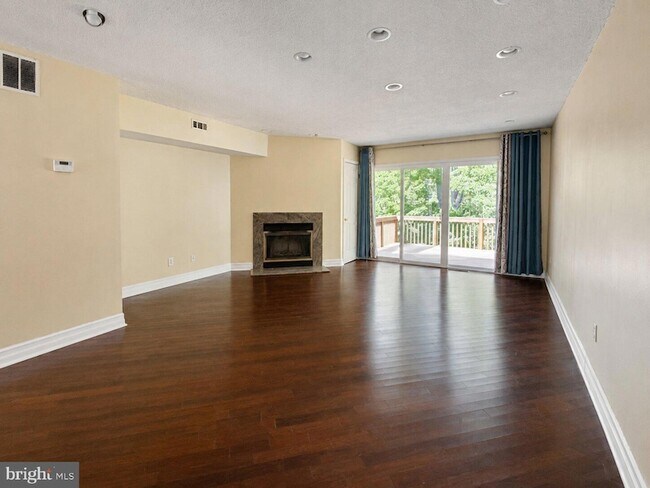 Building Photo - 326 Brigade Ct