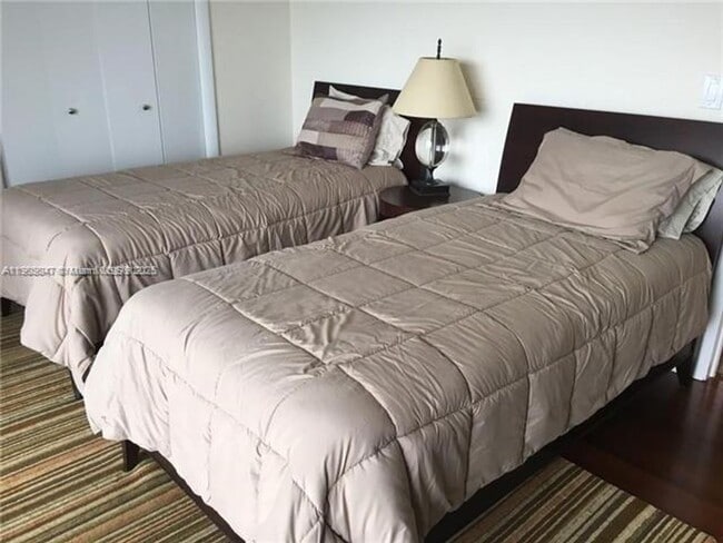 Building Photo - 881 Ocean Dr