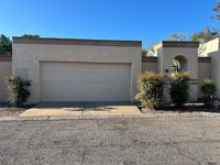 Building Photo - 2825 W Medlar Pl