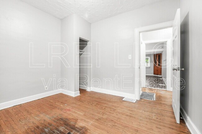Building Photo - 735 Iowa Ave