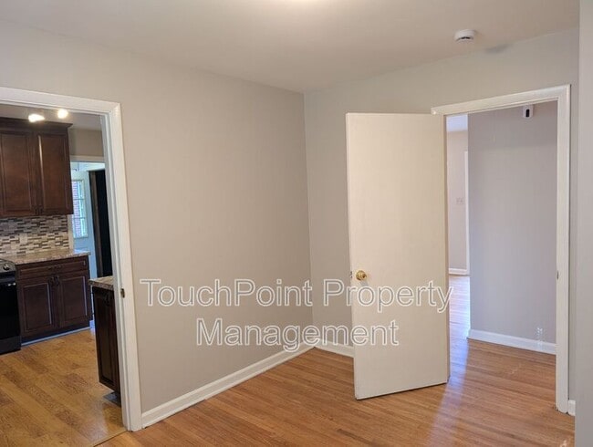 Building Photo - 448 E John St