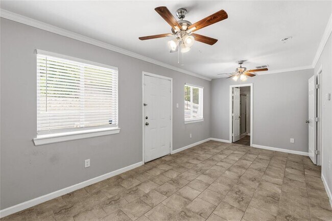 Building Photo - 7000 Shannon Dr