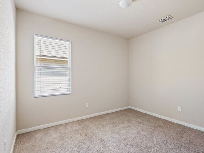 Building Photo - Charming Home Awaits: Spacious & Modern Living in a Prime Location