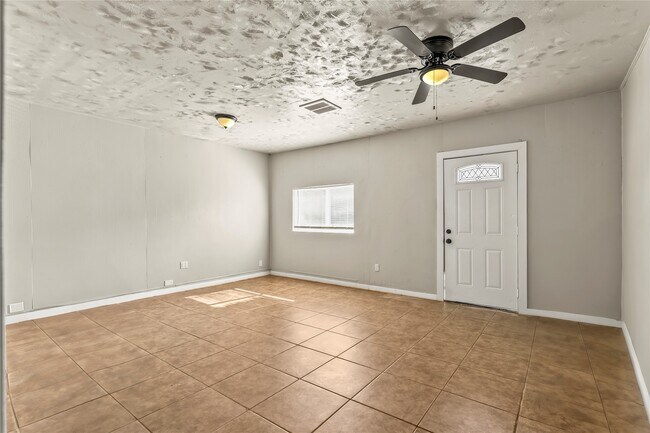Building Photo - 11455 Spottswood Dr