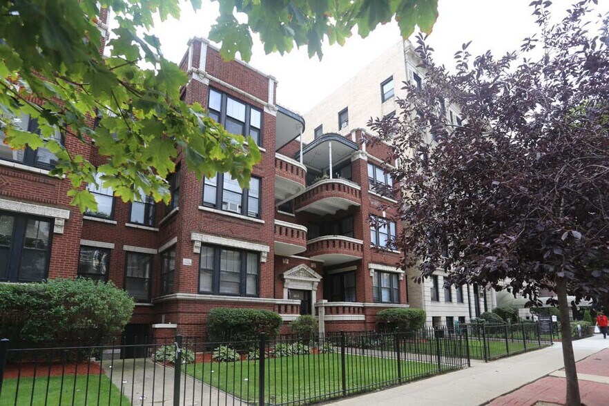 Building Photo - 441 W Melrose St