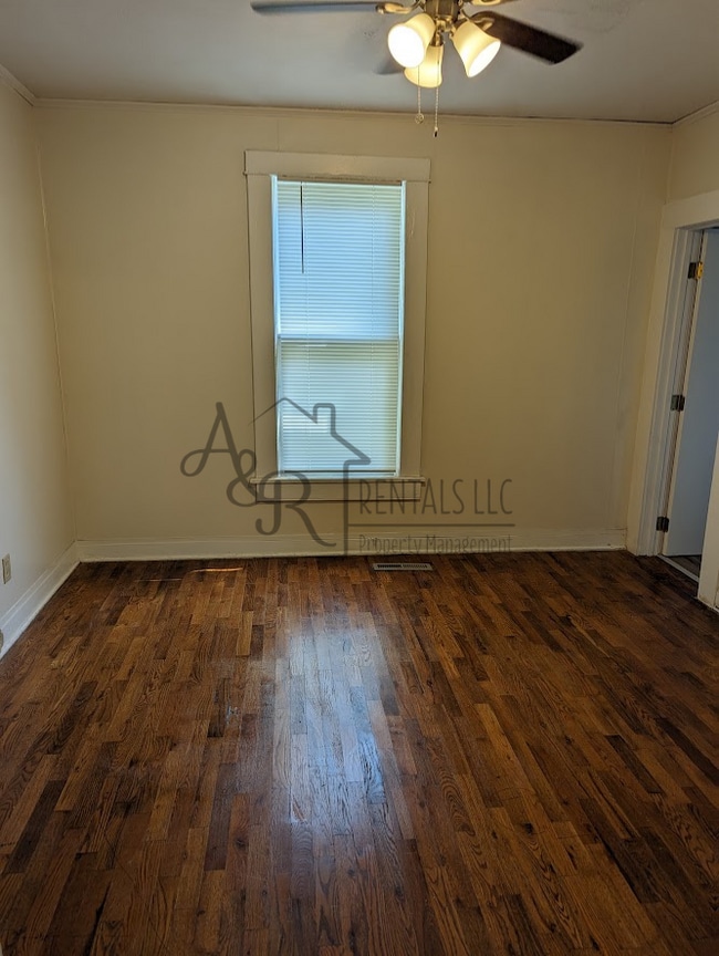 Building Photo - 711 N Elm St