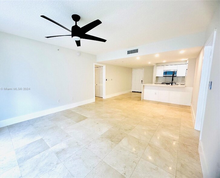 Building Photo - 2017 S Ocean Dr