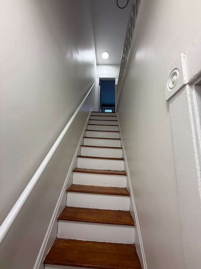 Building Photo - 3-Bedroom, 2.5-Bath Spacious Townhome located in Merion Village